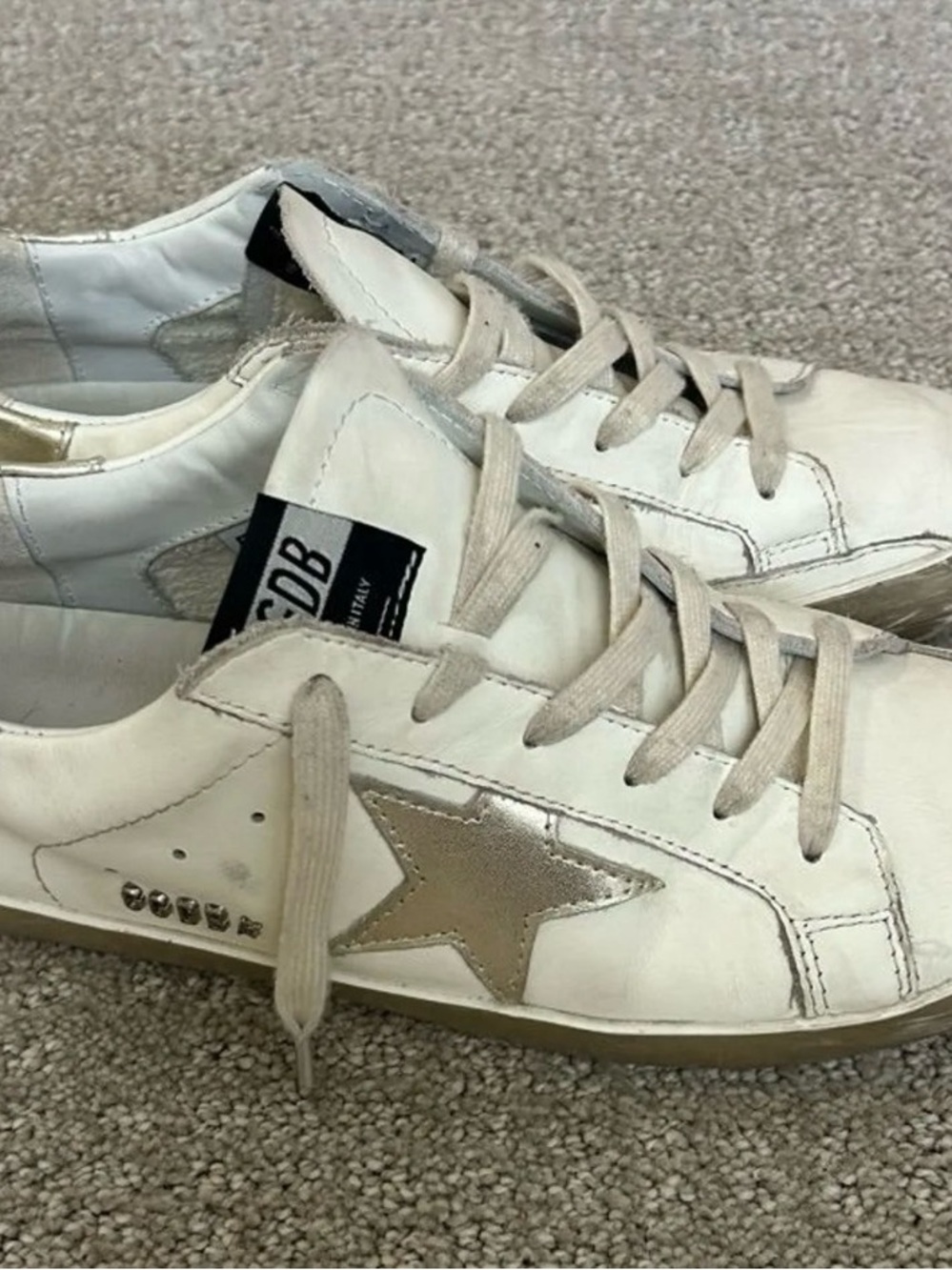 Dirty old sneakers White and Gold Star Low-Top Women's Sneakers
